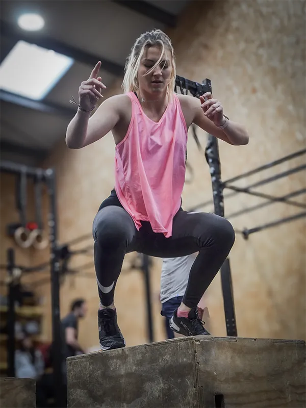 Jump box pendant une séance de CrossFit